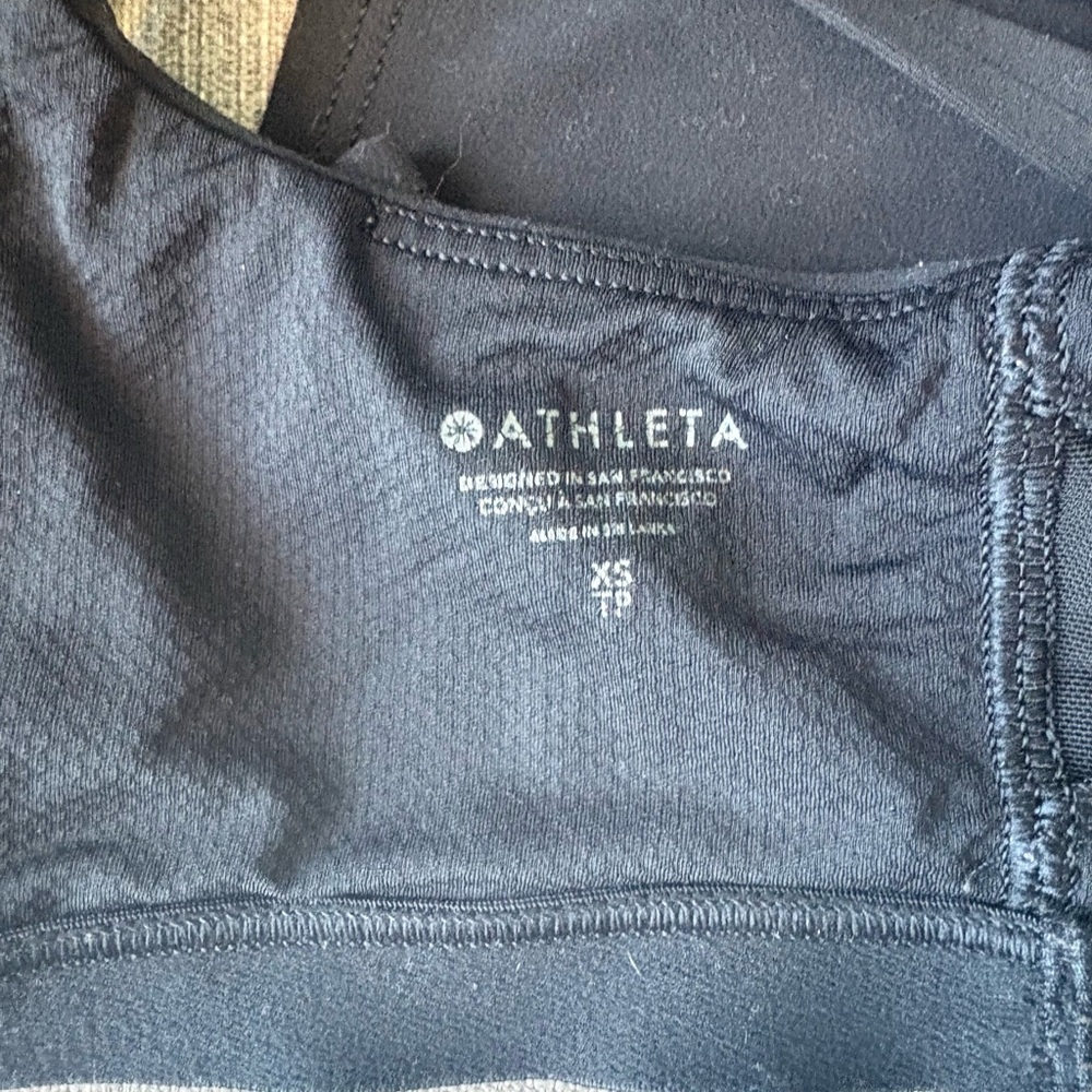 Athleta Women’s Elation V-Neck Crop Sports Top Black Without Padding - Size XS - Picture 3 of 3